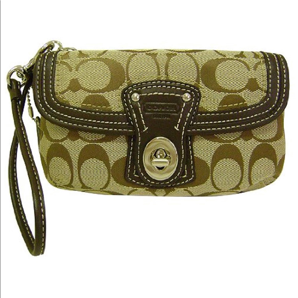 Coach Legacy Signature Wristlet 💕